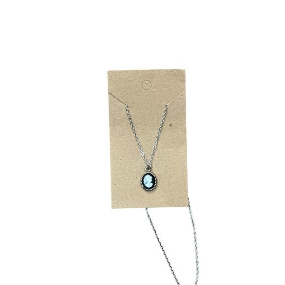💚Petite Cameo pendant with silver chain necklace - Picture 4 of 6